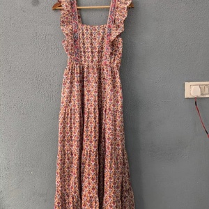 Vestido Estampado a Mano con Bloques, Estampado Floral, Hecho a Mano en India, Vestido de Algodón con Estampado de Bloques, Vestido de Capas para Mujer - Product Image 1