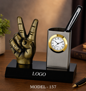 Figurine sur le thème de la musique avec horloge et porte-stylo, modèle 157 en alliage de zinc, design durable en fonte, porte-stylo - Product Image 1