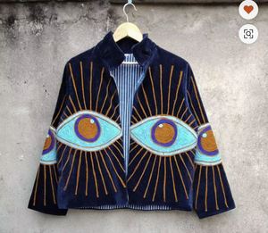 Veste en velours Suzani personnalisée de Juliana Barros-Nitin Exports, réversible, rembourrée en coton, prête pour l'hiver - Product Image 3