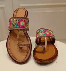 New Handmade Bohemian Style Leather kolhapuri Chappal Designer Toe Ring Footwear Colourful Womens Wear Indian Ethnic Flat Sandal