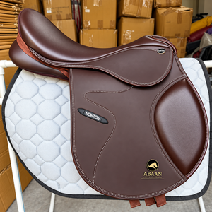 Silla de Montar Inglesa de Cuero Marrón para Salto Ecuestre con Estructura de Madera y Logotipo Personalizado - Product Image 2