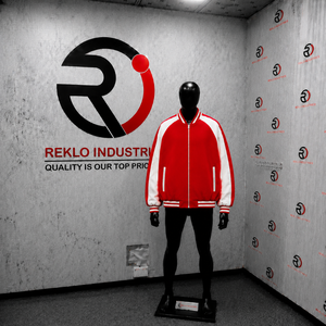 Nouvelle veste universitaire rouge légère, décontractée, avec fermeture éclair sur le devant, en polaire, coupe régulière et décontractée, style streetwear, qualité premium. - Product Image 3