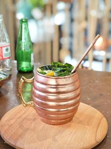 Mug en cuivre classique, parfait pour les boissons détox au citron et les boissons saines du matin, fabriqué à la main en Inde. - Product Image 2