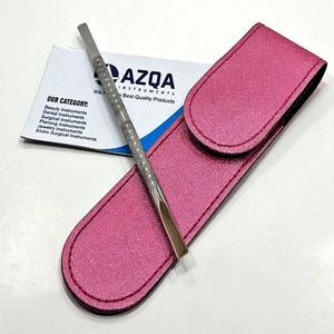 Empujador de cutículas profesional de acero inoxidable de doble punta con limpiador de uñas y estuche rosa para manicura y cuidado de uñas - Product Image 4
