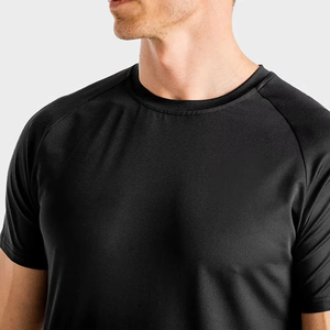 T-shirt de sport premium pour homme avec logo personnalisé – Vêtement de sport élégant pour le sport et la mode décontractée - Product Image 2