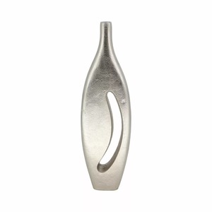 Jarrón de Mesa Minimalista Metal Whisper con Asa, Acabado Plateado - Product Image 2