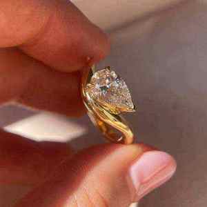 Bague de fiançailles de luxe en diamant naturel 14K plaqué rhodium vintage certifiée IGI, couleur F, clarté VVS2, 1 carat, forme poire - Product Image 3