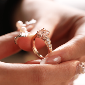 Anillo de Oro Sólido de 14K con Diamante Rosa Cultivado en Laboratorio, Corte Radiante Vintage, Anillo Solitario con Cesta Milgrain en Oro Rosa - Product Image 3