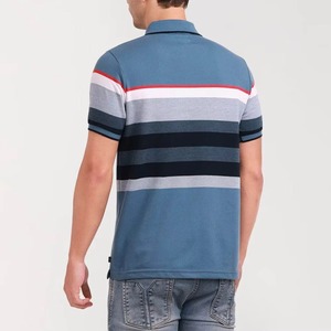 เสื้อโปโลผู้ชายสีน้ำเงินลายทางถัก แขนสั้น สวมใส่สบาย ทรงปกติ ระบายอากาศได้ดี ผ้าคอตตอนเจอร์ซีย์ มีกระเป๋า  สามารถปรับแต่งได้ - Product Image 2