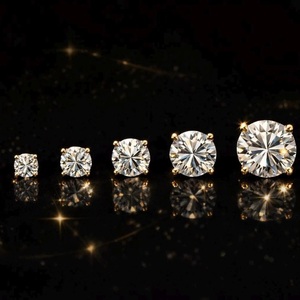 ต่างหูมอสซาไนต์ทรงกลมเจียระไนแบบบริลเลียนท์ รับรองโดย IGI ตัวเรือนเงินแท้ 925 ชุบทองแบบคลาสสิก ติดตั้งด้วยกรงเล็บ - Product Image 1