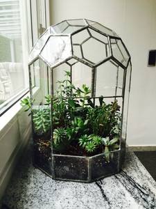 Terrario de Metal y Vidrio Personalizado con Base de Metal, en Forma de Cabaña, para Plantas de Interior, Suculentas, Plantas Aéreas y Terrarios DIY - Product Image 3