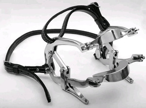เครื่องมือถ่างปากม้าสำหรับทำฟัน ทำจากสแตนเลส พร้อมที่ขูดฟัน - Product Image 1