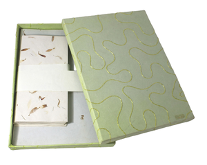 Papier recyclé en coton fait main de couleur verte avec boîte en papier brodée, découpe soignée, 10 têtes de lettres A4 + 5 enveloppes - Product Image 2