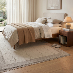 Tapis en laine beige ivoire à motif géométrique minimaliste, tapis texturé neutre avec franges, antidérapant et écologique pour salon - Product Image 3