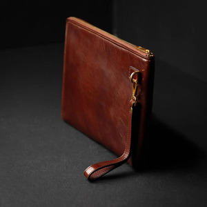 Bolso de mano de cuero genuino con cierre de cremallera premium y múltiples compartimentos para tarjetas, efectivo y teléfono móvil en venta. - Product Image 4