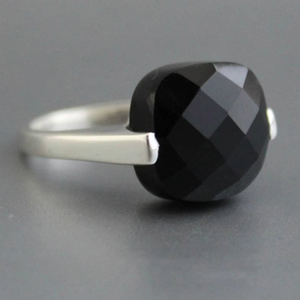 แหวนเงินแท้ 925 ประดับพลอยแบล็คออนิกซ์ทรงคุชชั่น ฝังแบบหนามเตย ทำด้วยมือ ปรับขนาดได้ เครื่องประดับแฟชั่น - Product Image 3