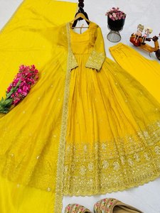 Robe Anarkali élégante dorée pour femme avec ensemble dupatta, broderie de sequins, extensible et réversible, pour Diwali et mariage - Product Image 4