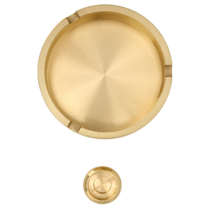 Cendriers circulaires vintage en laiton et argent avec bords dentelés, disponibles à prix de gros. - Product Image 2