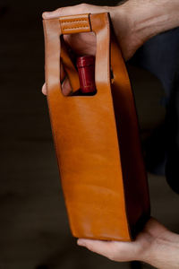 Imra Impex - Elegante Porta Vino de Cuero de Lujo con Correa, Duradero, Impermeable, Protector contra el Polvo, Funda de Regalo para Vino - Product Image 2