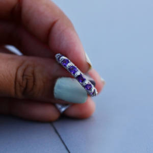 Super vente : Bague éternité en améthyste Royal Velvet au style tendance, en argent 925, confectionnée avec des améthystes - Product Image 3