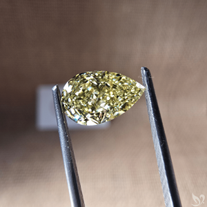 Diamant de laboratoire en forme de poire, jaune intense fantaisie, 1,02 carat, certifié IGI, VS1, pierre précieuse non montée - Product Image 1