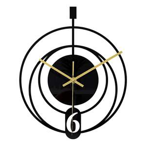Horloge murale en métal noir de haute qualité qui apporte un charme industriel raffiné aux espaces résidentiels et commerciaux. - Product Image 1