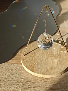 Esfera de Cristal Transparente Moderna, Atrapasueños de Cristal Pulido, Adorno Colgante con Base de Madera y Soporte de Cobre para Decoración del Hogar, de la India - Product Image 3