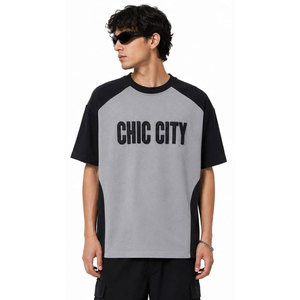 Camiseta de Hombre Oversize con Manga Raglán, Cuello Redondo, Diseño Casual con Letras Estampadas y Relieve, en Gris y Negro - Product Image 3