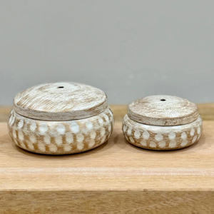 Pots à couvercle en fer lavé blanc rustique pour remplissage en cire Récipients en métal fabriqués à la main avec finition antique en deux tailles - Product Image 1