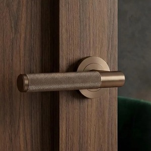 Poignée de porte en laiton doré glamour, forme ronde, durable, décoration d'entrée intérieure, design traditionnel - Product Image 3