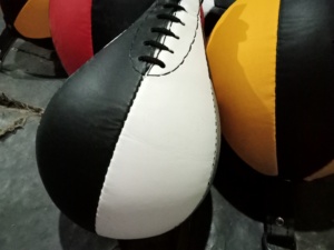 Fabricant et exportateur de balles de vitesse de boxe, vente en gros de sacs de frappe en PU pour l'entraînement MMA et l'équipement de boxe - Product Image 3