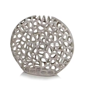 Jarrón de Coral Moderno de Aluminio, Niquelado, Hecho a Mano, Ecológico, Multiusos, para Flores, Decoración de Sala de Estar u Oficina, Azora Industries - Product Image 4