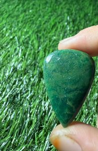 Jade vert naturel, cabochon taille poire, pierre précieuse polie à changement de couleur pour la fabrication de bijoux - Product Image 2