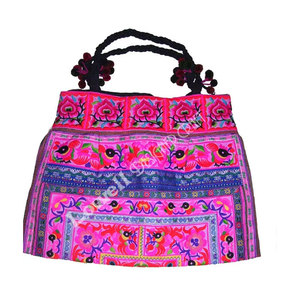 Sac fourre-tout ethnique brodé fait main, sac à bandoulière tribal style bohème pour femme, sac fourre-tout artisanal en toile avec broderie traditionnelle - Product Image 2
