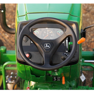 Tractor Agrícola John Deere 5042D GearPro PowerPro de 44 HP y 2100 RPM con Tracción en 2 Ruedas, NUEVO, ALTO RENDIMIENTO, PRECIO ASEQUIBLE - Product Image 4