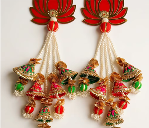 Décoration murale traditionnelle en tissu rouge avec des pompons en forme de lotus pour la décoration intérieure de Diwali - Product Image 6