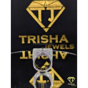 Anillo Triangular de Diamante Moissanite VVS, Plata de Ley 925, Engaste Pavé, Joyería de Lujo Estilo Hip Hop para Hombre, de Trisha Jewels - Product Image 2