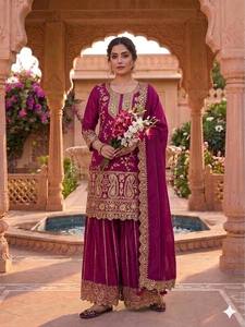 Impresionante Traje Sharara Rosa Intenso de Seda Chinnon con Bordado Zari, Traje Tradicional Pakistaní Indio para Invitadas a Bodas y Fiestas, de Secado Rápido - Product Image 3