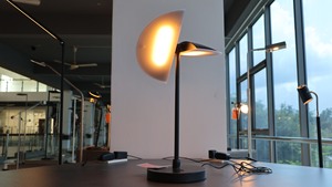 Lampe de table moderne et créative, à intensité variable, avec abat-jour métallique réglable, idéale pour hôtel américain, salle de lecture, chambre à coucher, décoration. - Product Image 3