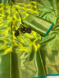 Blusa de contraste para fiesta, ropa india moderna, sari de seda verde lima para festivales con motivos de árboles tejidos y borde dorado Zari - Product Image 4