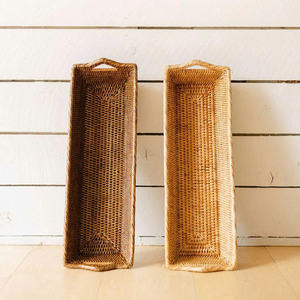 Plateau rectangulaire en rotin tressé à la main avec poignées intégrées, pièce de rangement décorative polyvalente pour la mise en scène de tables basses superposées - Product Image 5