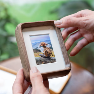 Marco de Fotos de Madera Personalizado de Lujo Hecho a Mano, Color Natural, Tamaño y Forma Personalizables, Diseño Creativo, Decoración de Pared, Impresión a Todo Color - Product Image 1