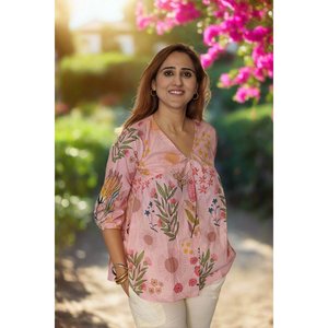 เสื้อเบลาส์และเสื้อเชิ้ตของผู้หญิงสีสดใสลายทุ่งหญ้าสีชมพูสดใส - Product Image 3