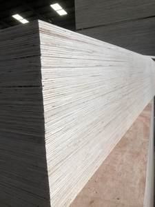 Contrachapado de Okoume de Vietnam 4x8 de 18 mm, Lámina Impermeable Reutilizable para Encofrados de Construcción E1 - Product Image 2