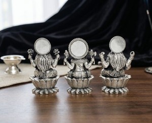 Idole de la déesse Laxmi Ganesh Saraswati en laiton plaqué argent oxydé 999 de Jaipur Metals - Design Feng Shui 100% laiton - Fait main - Product Image 4