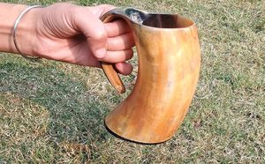 Corne à boire viking artisanale en corne naturelle de bœuf et de buffle, Chope à bière et Verre à bière authentique, Prix raisonnable, Luxe tendance - Product Image 6