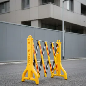 Barrera de Seguridad Expandible Amarilla de Alta Resistencia con Tiras Reflectantes para Construcción de Carreteras, Control de Tráfico y Control de Multitudes - Product Image 2