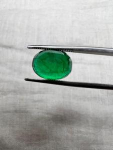 Émeraude naturelle de Zambie de 4,54 carats, taille ovale, pierre précieuse verte intense de haute qualité pour la fabrication de bijoux fins - Product Image 2