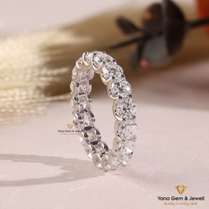Bague en or blanc 14 carats massif pour femme, sertie de diamants ronds CVD cultivés en laboratoire, 3,50 carats au total, couleur E, clarté VVS-VS, style éternité complète - Product Image 2