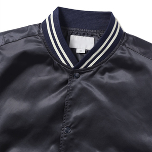เสื้อแจ็คเก็ตวาร์ซิตี้ผ้าซาตินสีน้ำเงินกรมท่าสำหรับผู้ชาย แจ็คเก็ตเบสบอลคลาสสิกแบบมีกระดุมแป๊ก แจ็คเก็ตเลตเตอร์แมนผ้าไหมเงาสีน้ำเงินเข้ม - Product Image 3